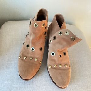Sam Edelman Size 9 Pedra Beige Suede Leather Grommet Stud Ankle Booties.